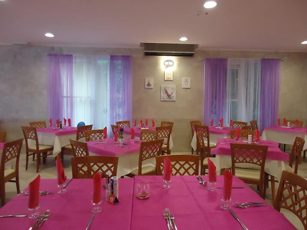 Hotel Mont Blanc 벨레지아아지마리나